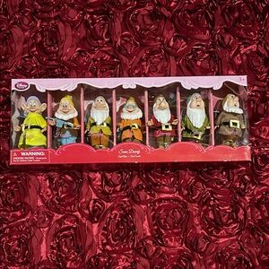 Disney Seven Dwarfs Action Figure Set - Red, Blue, Yellow, Green